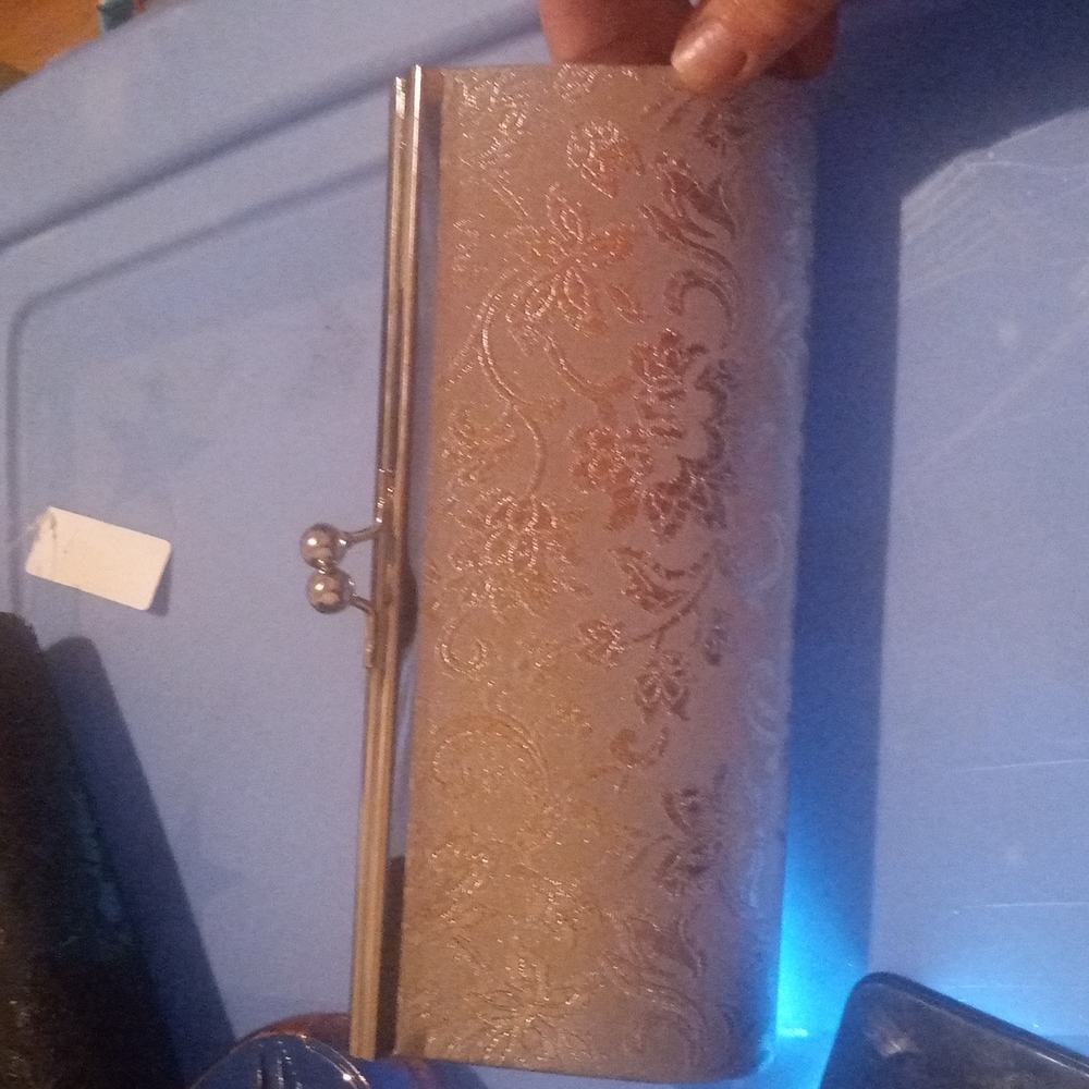 Silver clutch